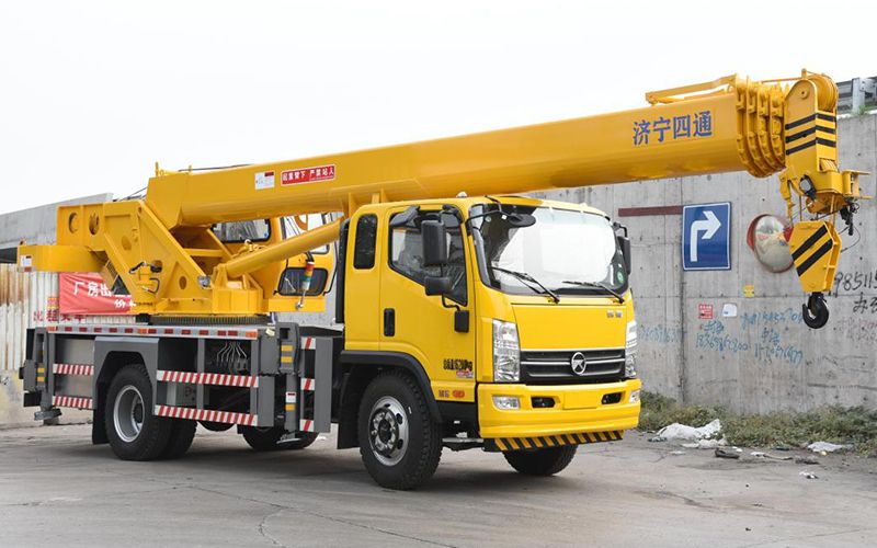 Camion-grue 12T, STSQ12C