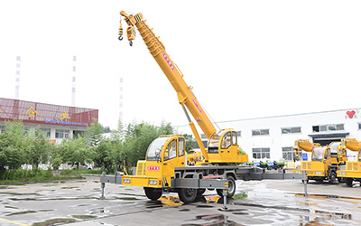 Camion-grue 12T, STSQ12D
