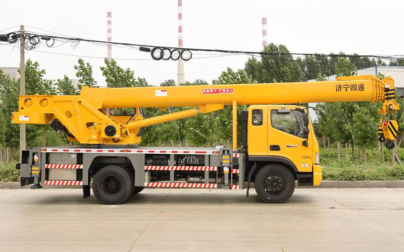 Camion-grue 12T, STSQ12F